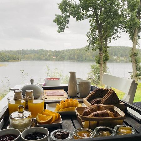 Evika Boutique Hotel Eskilsby Екстериор снимка